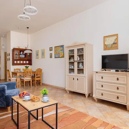 Kasprowicza Comfy For 4 Guests With Terrace By Renters Apartment