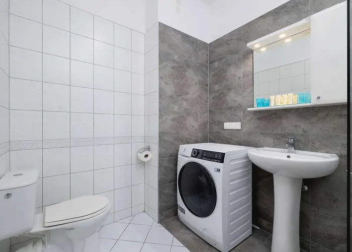 아파트 Kasprowicza Comfy For 4 Guests With Terrace By Renters