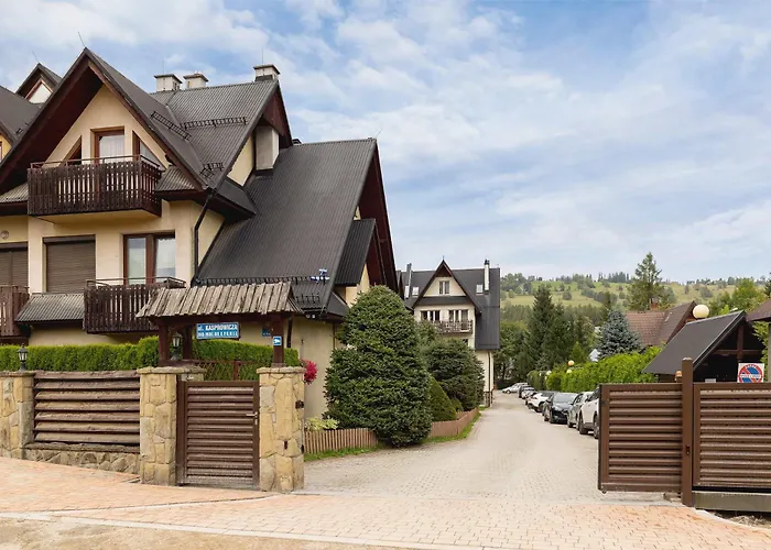 Kasprowicza Comfy For 4 Guests With Terrace By Renters 아파트 *